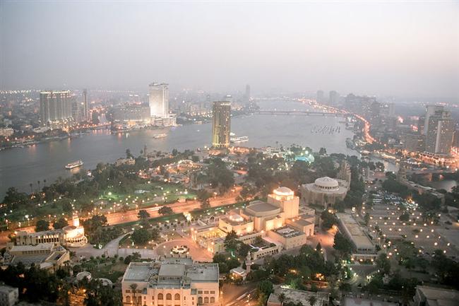 Современный Каир, октябрь 2004 г., вид с Каирской телебашни в сторону южной оконечности Гезиры
