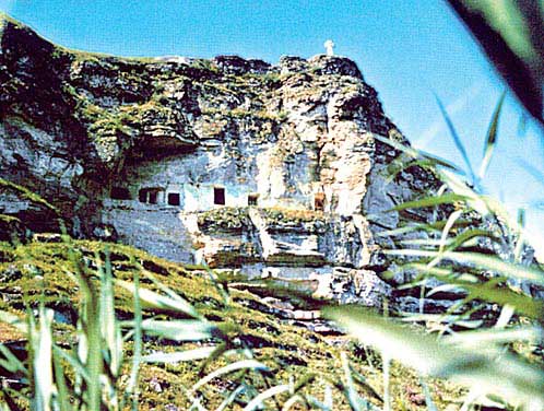Скальный монастырь в Старом Орхее