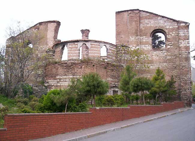 Развалины монастыря в современном Стамбуле.