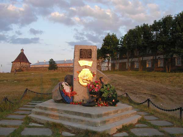 памятник соловецким юнгам