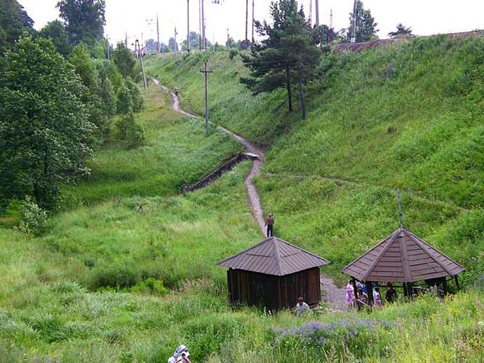 Рядом с источником ж.д. ст.Акри