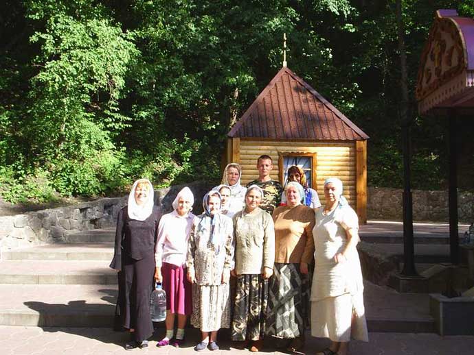 Наши паломники после купания в источнике 