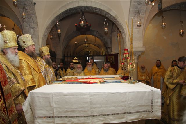 Божественная литургия в базилике святителя Николая