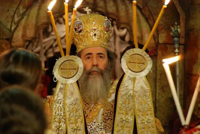 Патриарх Иерусалимский Феофил совершает Литургию на греческом и арабском языках