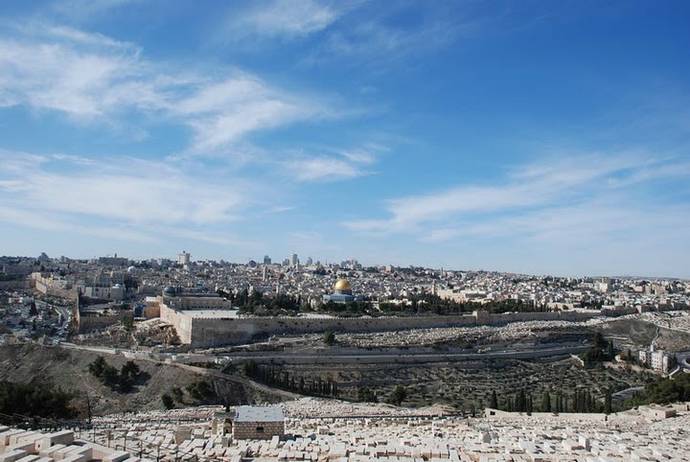 Панорама Иерусалима. В центре - храмовая гора Мория, где прежде находилась главная святыня народа израильского - храм Соломона.