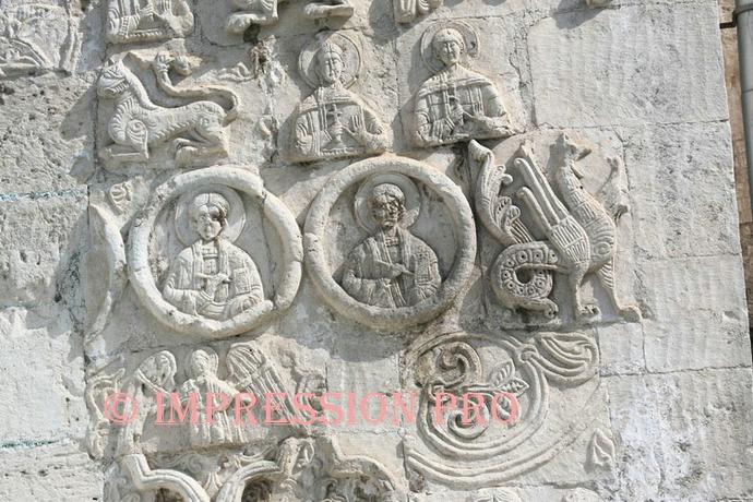 Фрагменты наружной резьбы Георгиевского собора (XIII век)