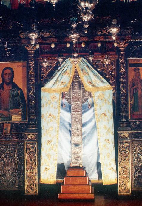 Серебрянный Крест, содержащий часть Древа Честного Креста