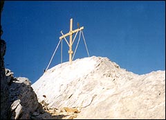 Крест на вершине Святой Горы Афон