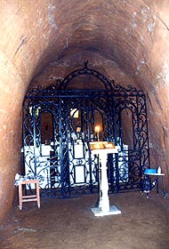 В подземном храме преподобных Антония и Феодосия Печерских