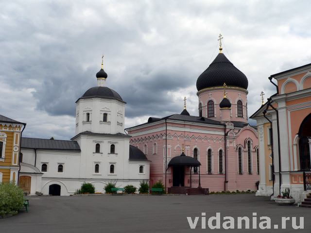 Новый Быт, Вознесенская Давидова пустынь, Успенская церковь, Спасский собор