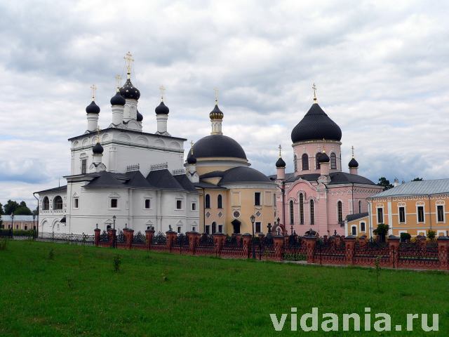 Новый Быт, Вознесенская Давидова пустынь, Вознесенский собор, Никольская церковь, Спасский собор