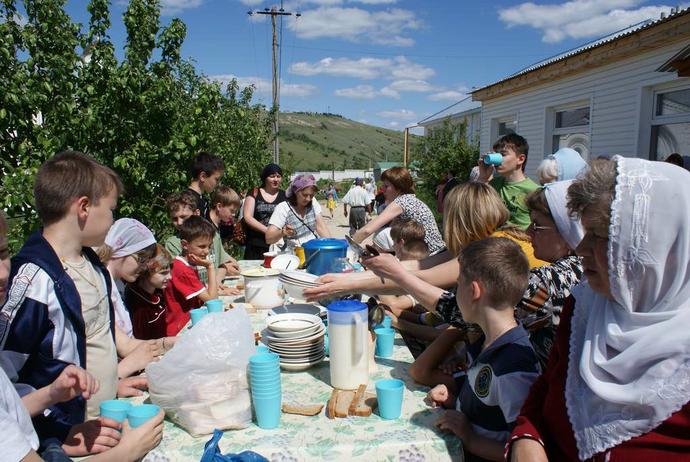 Монастырская еда паломникам пришлась по вкусу, особенно - молоко.