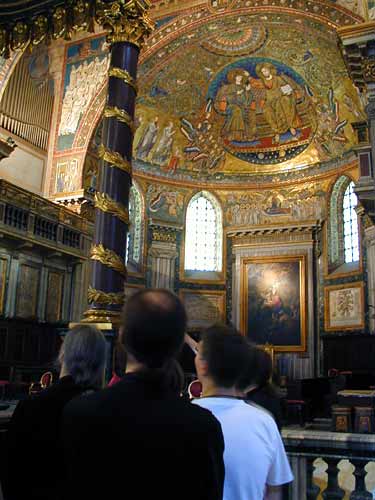 Передняя часть базилики Санта Мария Маджоре с древнями фресками