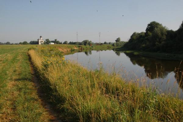 Литургия в Покрова на Нерли