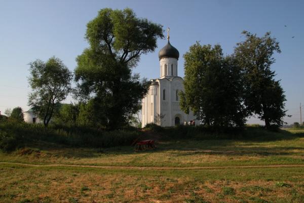 Литургия в Покрова на Нерли