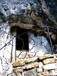 вход в пещеру Апостола Симона Кананита