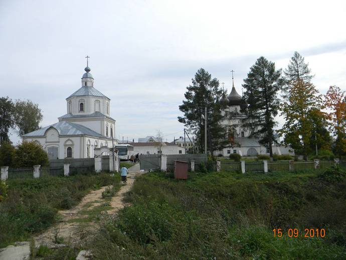 г.Лух. Успенская церковь и Воскресенская церковь.