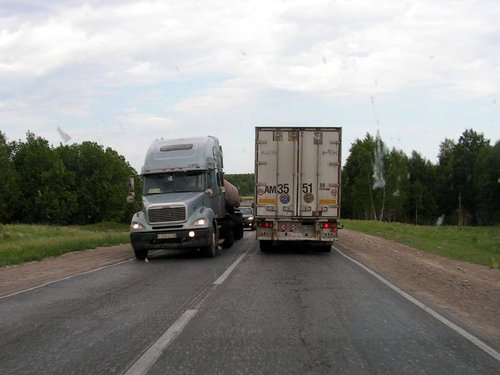 Трафик очень плотный, ехать довольно трудно