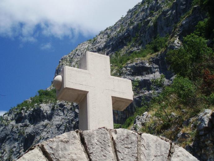 Черногория - страна гор и крестов
