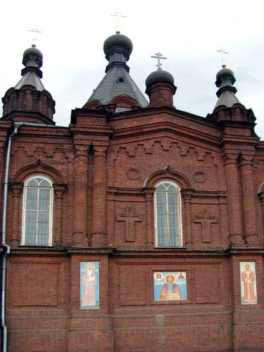 Храм нам как бы напоследок с фресок своих стен посылает благословение