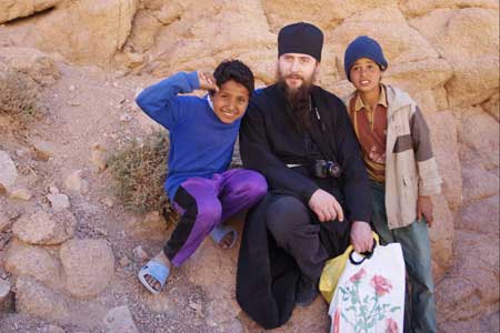 Монах и дети